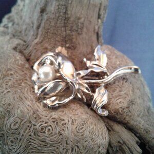 Vintage No Markings Rose Pearl Brooch Silver